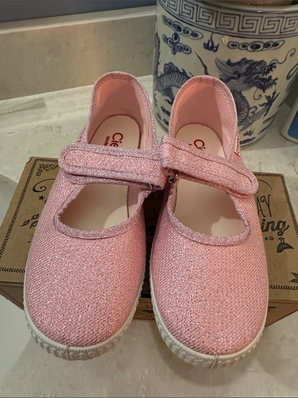 NWOT - Cientas - Pink Sparkle Mary Jane - Size 32/ 1.5 US